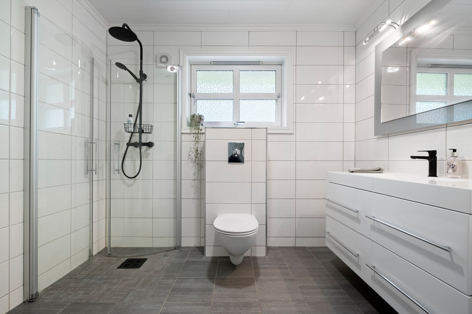 Flott bad som er helfliset Galleribilde