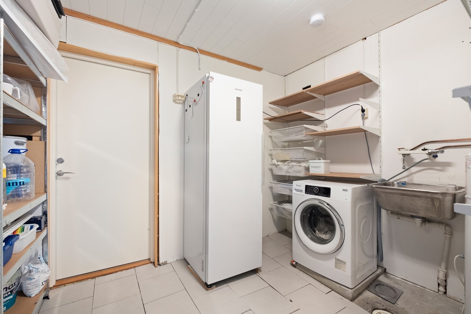 Vaskerom m/utgang til garasjen Galleribilde