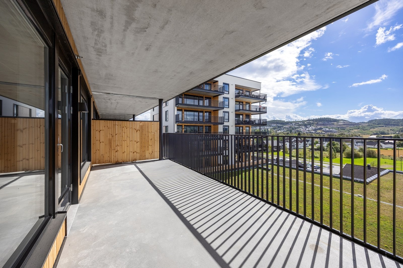 Her er det god plass til utemøblement i flere soner Galleribilde