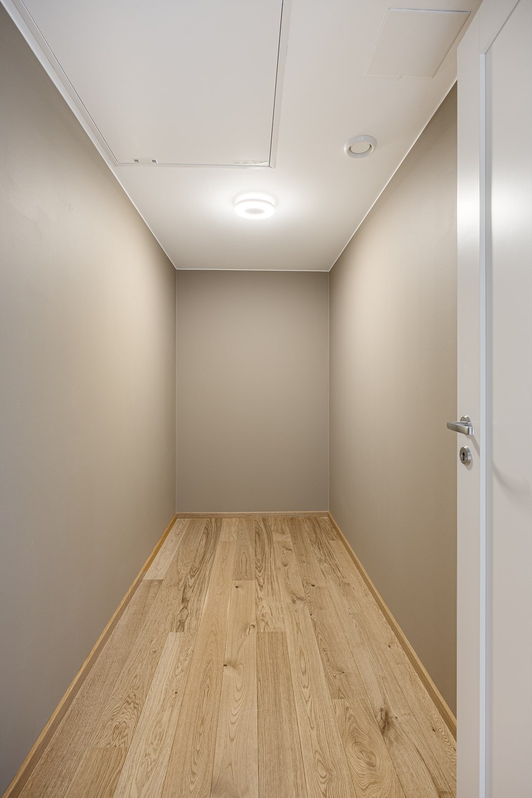 Leiligheten har godt med lagringsplass i innvendig bod og i disponibel sportsbod på ca. 5 kvm Galleribilde