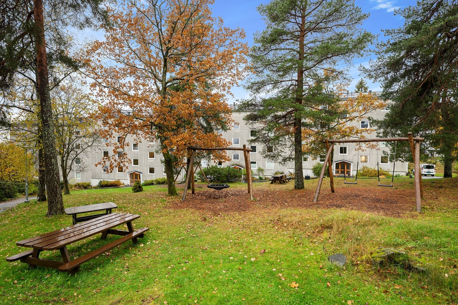 Fururabben ligger usjenert til i grønne omgivelser på Østerås, og området har alt fra skog og stier til lekeplasser og åpne grøntområder Galleribilde