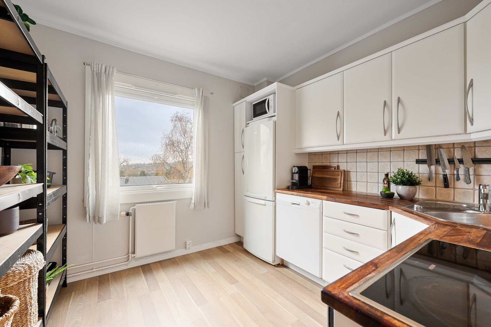 Det er opplegg for oppvaskmaskin og kjøleskap Galleribilde