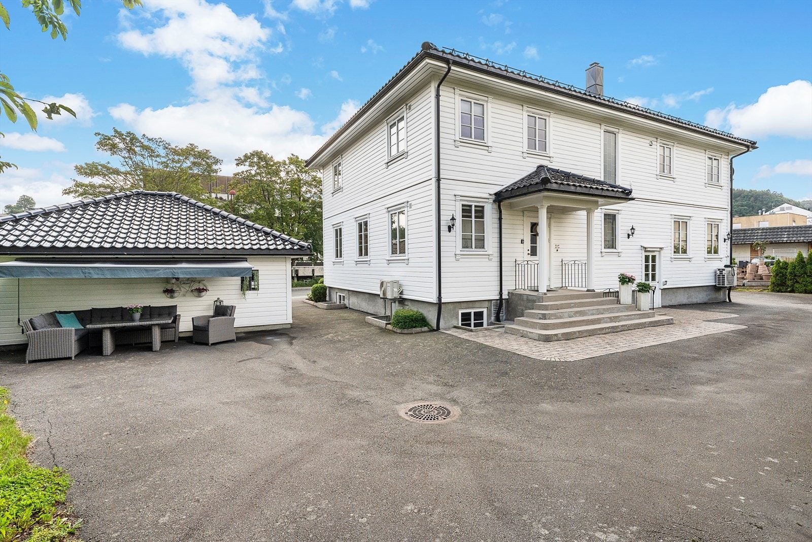 Uteplass med sittegruppe gir mulighet for avslapning utendørs. Galleribilde