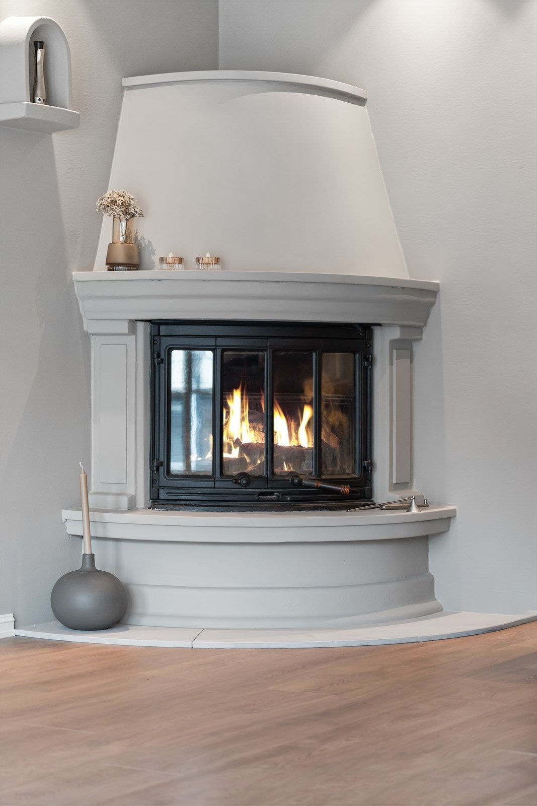 Peisinnsats med glassdører gir både varme og visuell komfort. Galleribilde