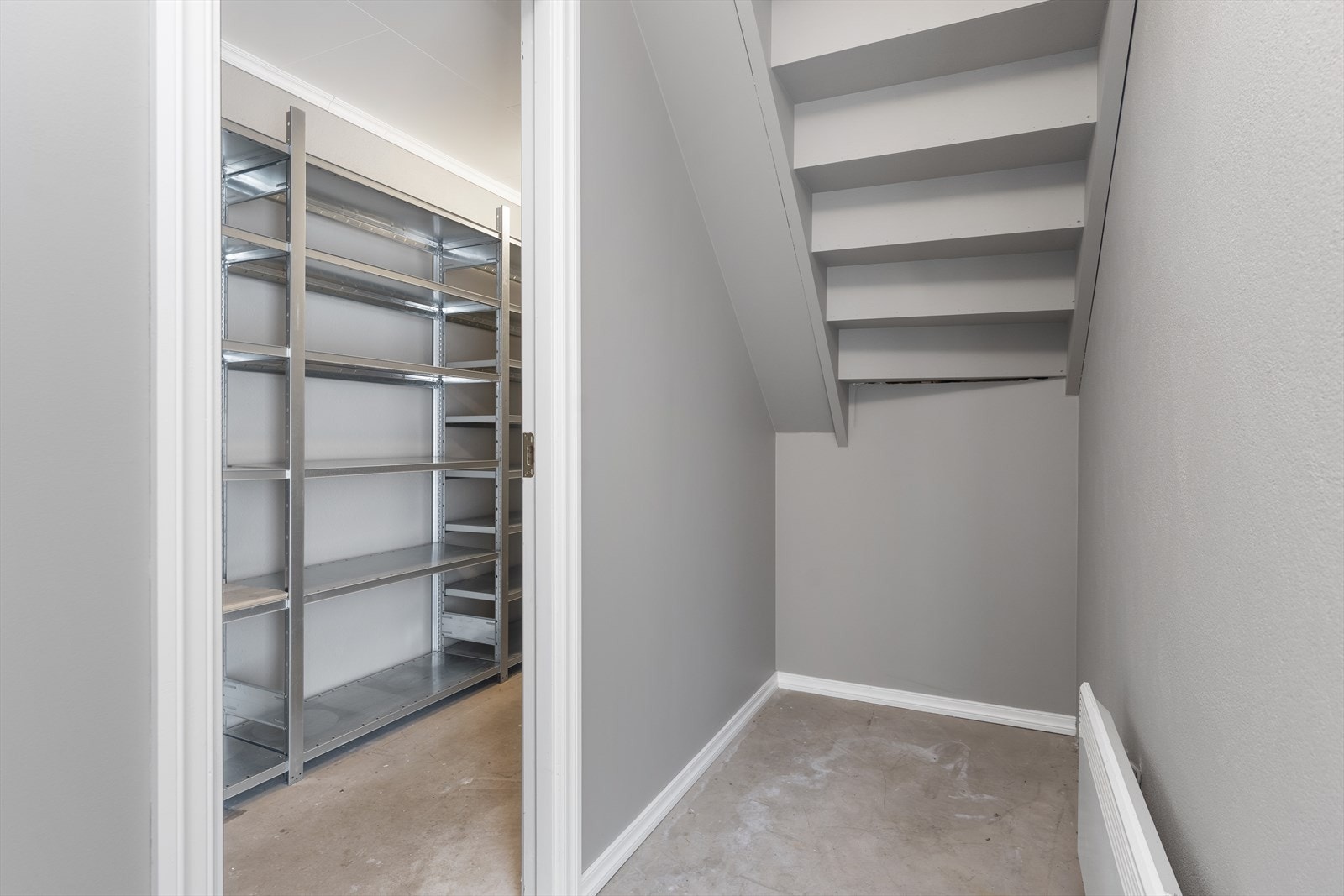 U etg med ekstra inngang, samt godt med lagring. Galleribilde