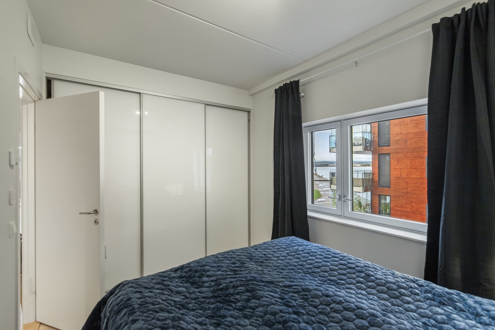 Leiligheten inneholder to romslige og veldisponerte soverom. Galleribilde