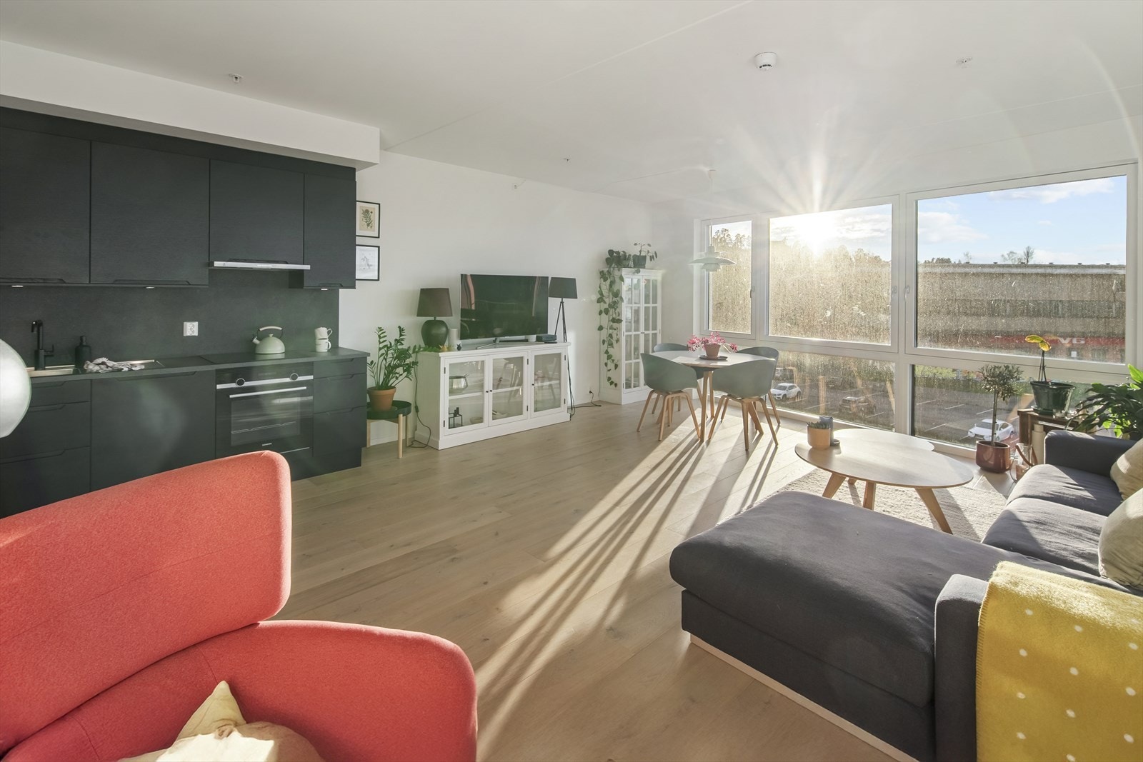 Det er rikelig med veggplass som muliggjør fleksible møbleringsløsninger. Galleribilde