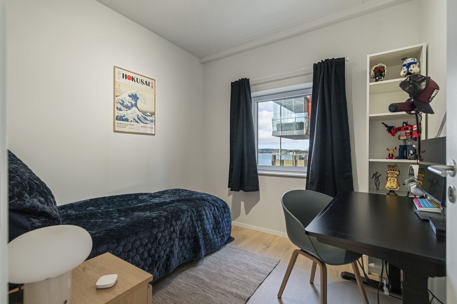 Det andre soverommet egner seg godt som barnerom, gjesterom eller hjemmekontor. Galleribilde