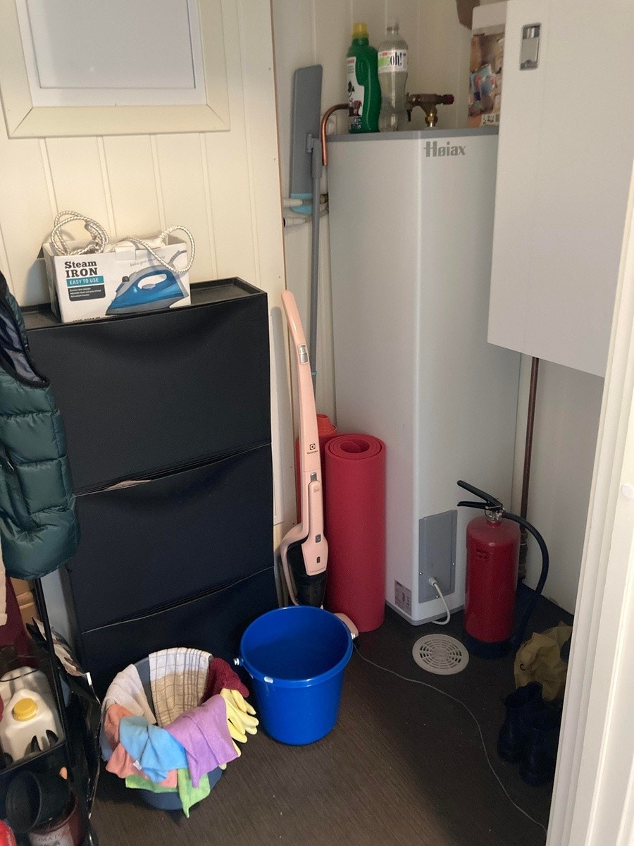 Innvendig bod med balansert ventilasjon og VV bereder. Galleribilde