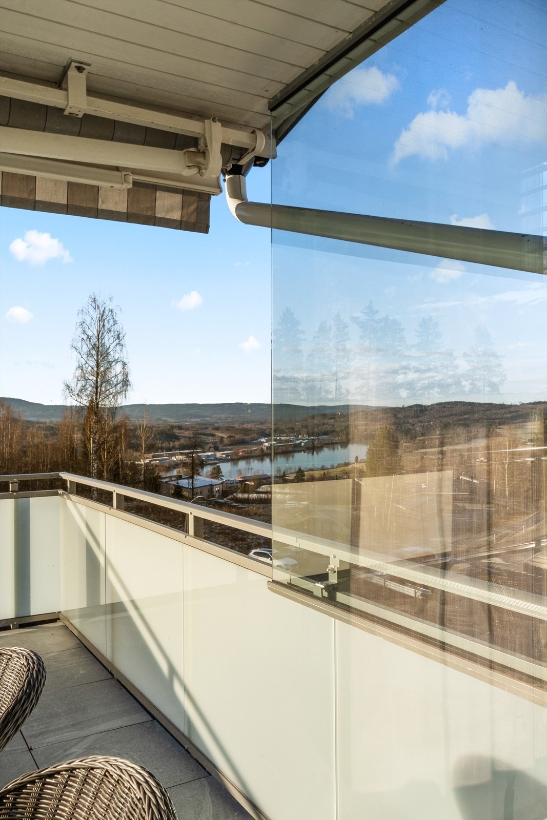 Fra dette rommet er det magisk utsikt over Glomma! Galleribilde