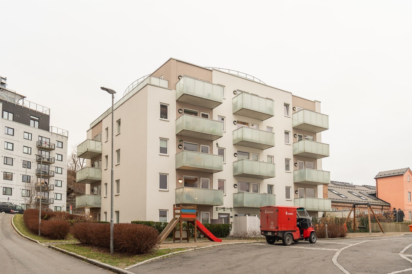 Leiligheten ligger sentralt til like ved Carl Berners plass med alt av servicetilbud rett utenfor døren Galleribilde