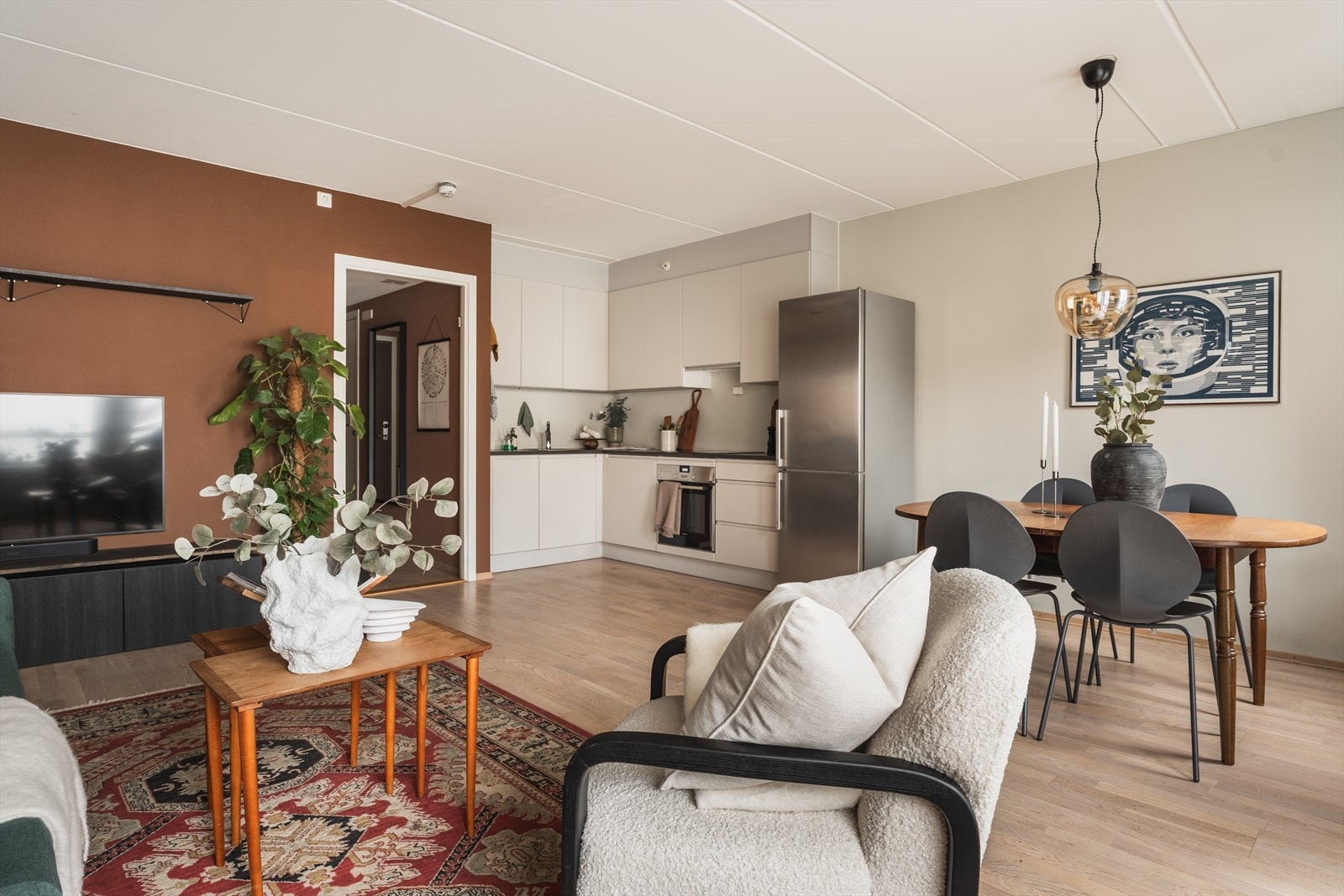 Oppvarming via vannbåren varme i alle gulv er inkludert i felleskostnadene. Det er også balansert ventilasjon Galleribilde