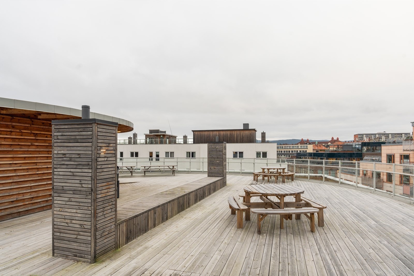 Fasiliteter som heis, takterrasse og garasjeanlegg i bygget sørger for ekstra bokomfort Galleribilde