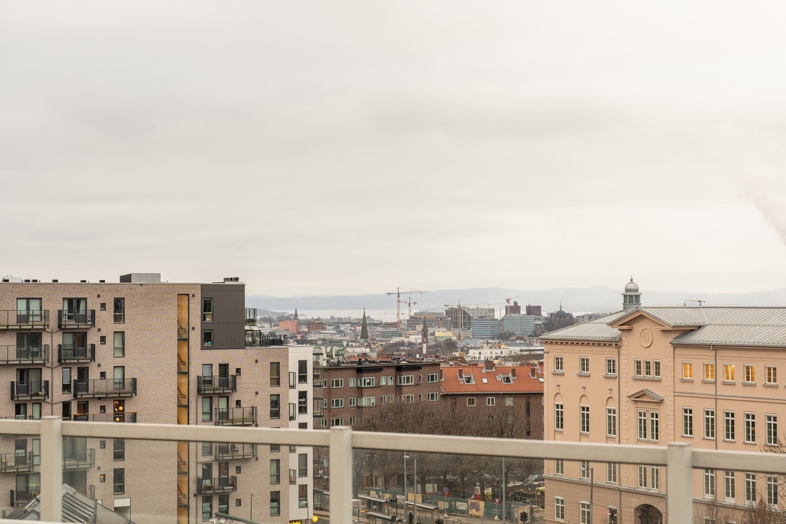 Takterrassen byr på flott utsikt mot Oslofjorden og sol fra morgen til kveld sommerstid Galleribilde