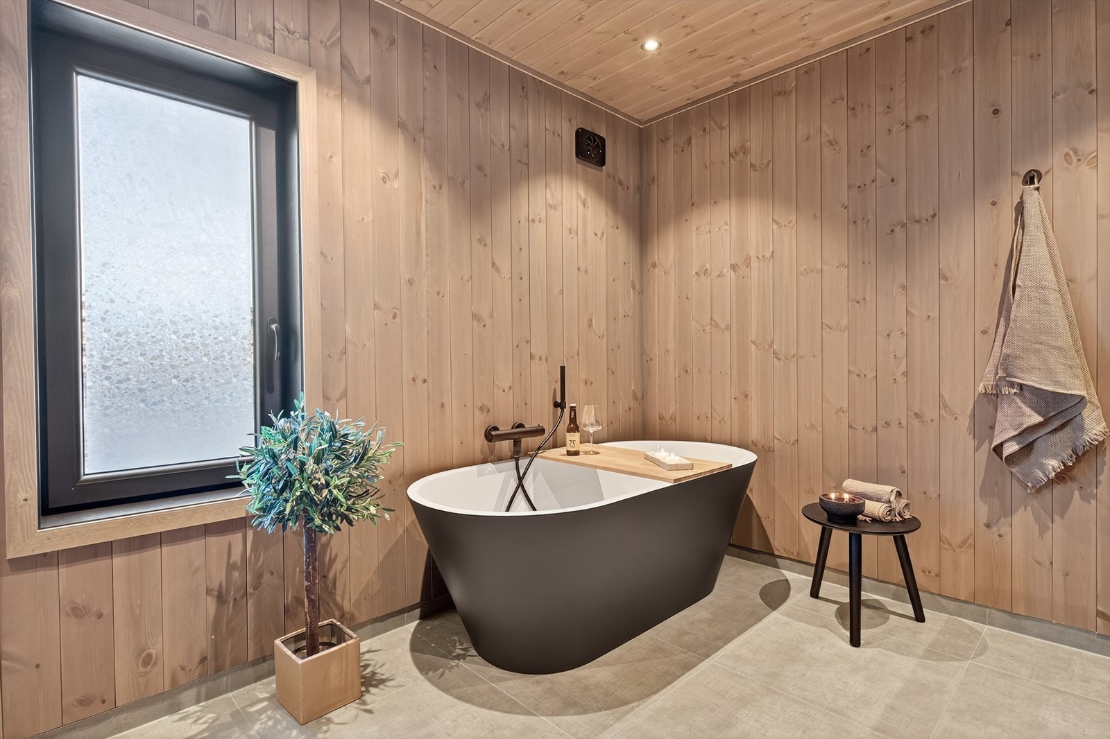 Elegant badekar - Herlig etter en lang dag i snøen eller etter en tur i badstuen Galleribilde