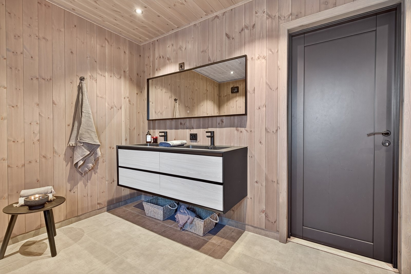 Lekkert baderom i 1. etasje Galleribilde