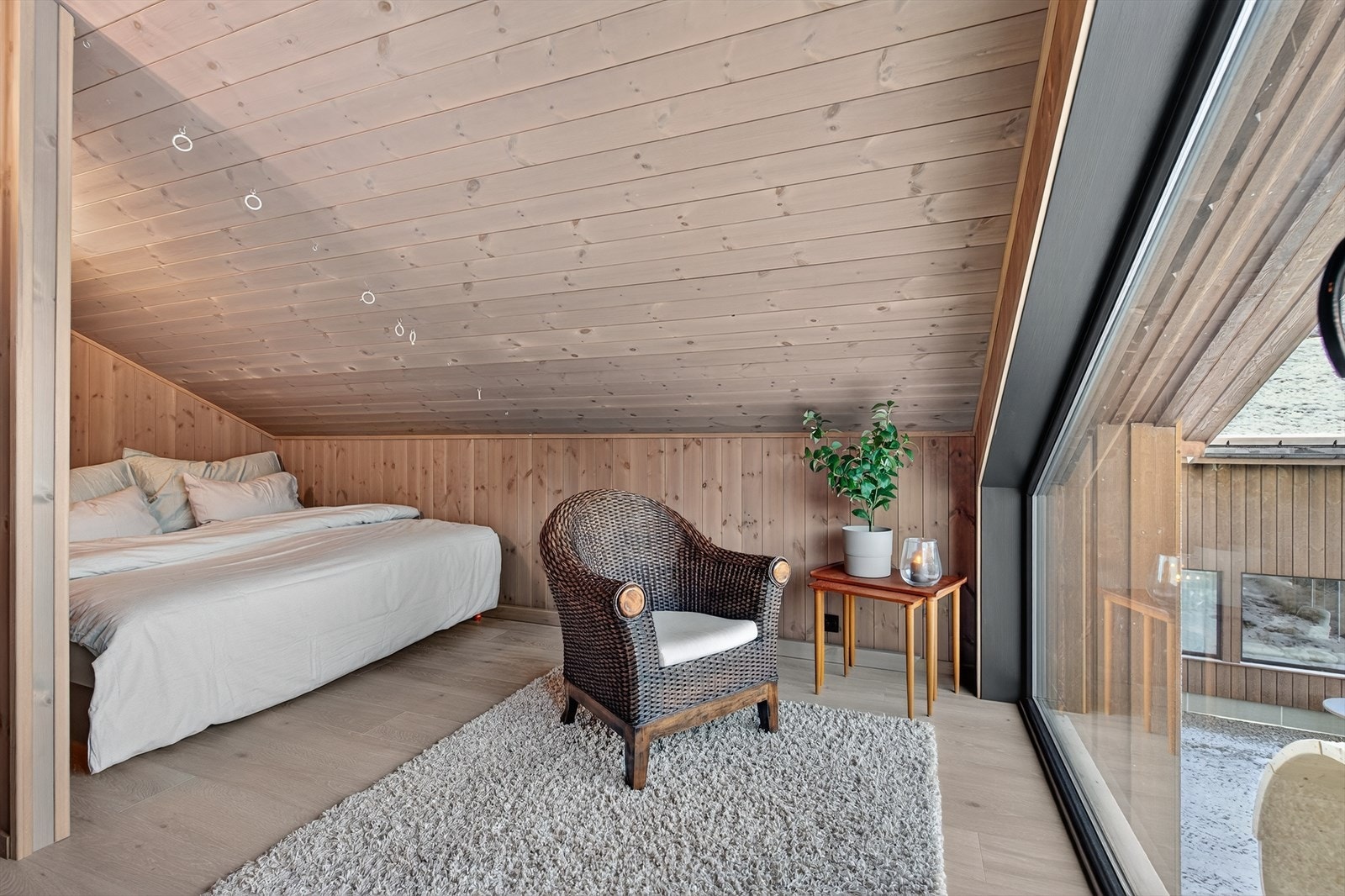 Praktisk sovealkove i del av loftstue - Ypperlig ved behov for ekstra sengeplasser Galleribilde