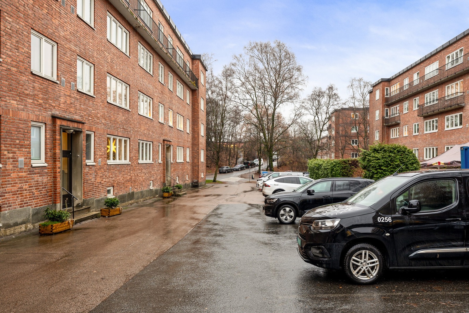 Borettslaget har 36 parkeringsplasser på egen eiendom som leies ut. Galleribilde