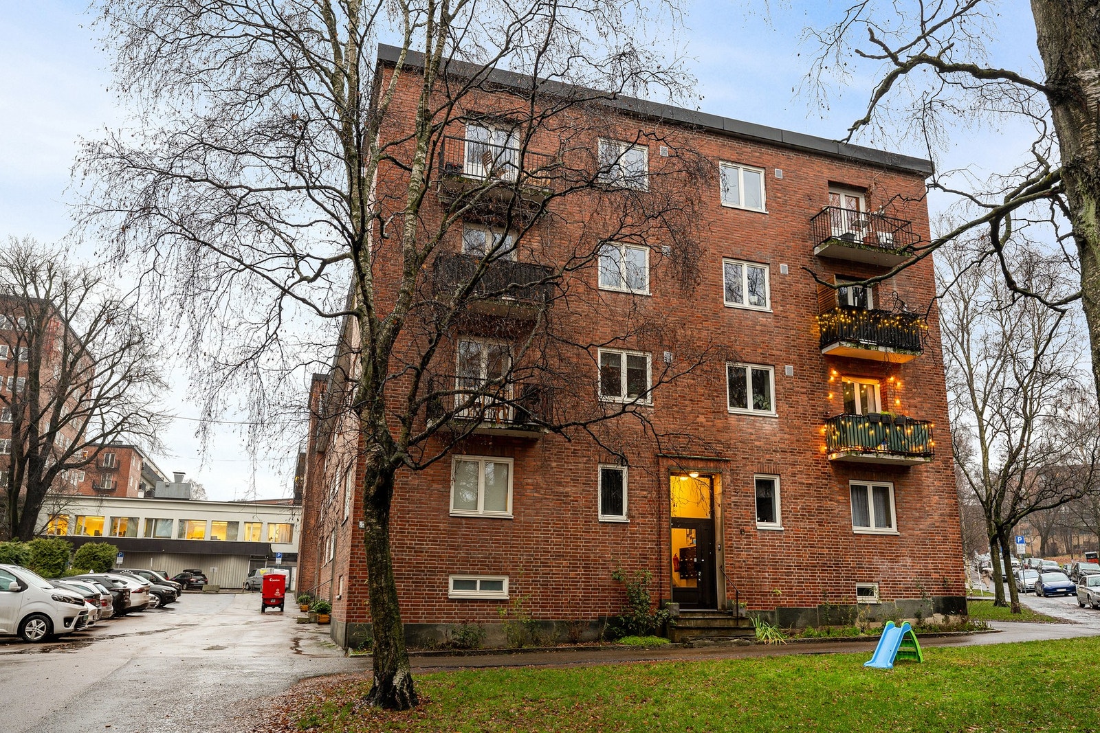 Fasade. Velkommen til et hyggelig og veldrevet borettslag! Galleribilde