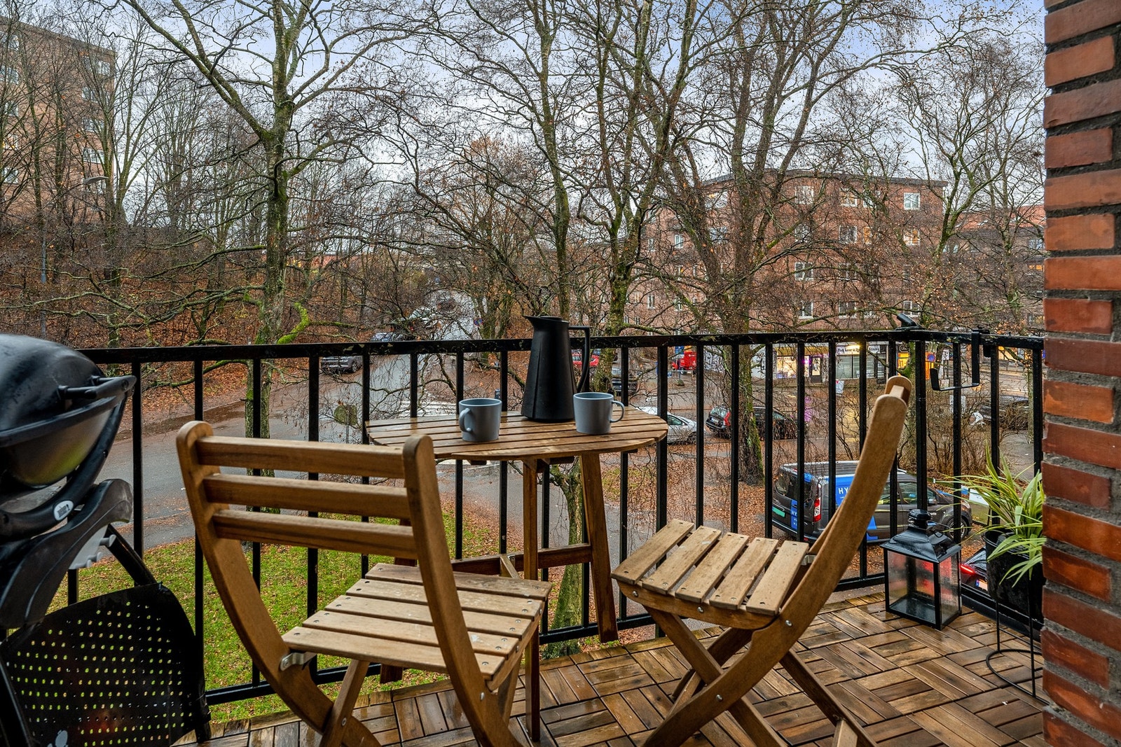 Balkongen på ca. 3 kvm gir plass til utemøblement, perfekt for små måltider i frisk luft. Galleribilde