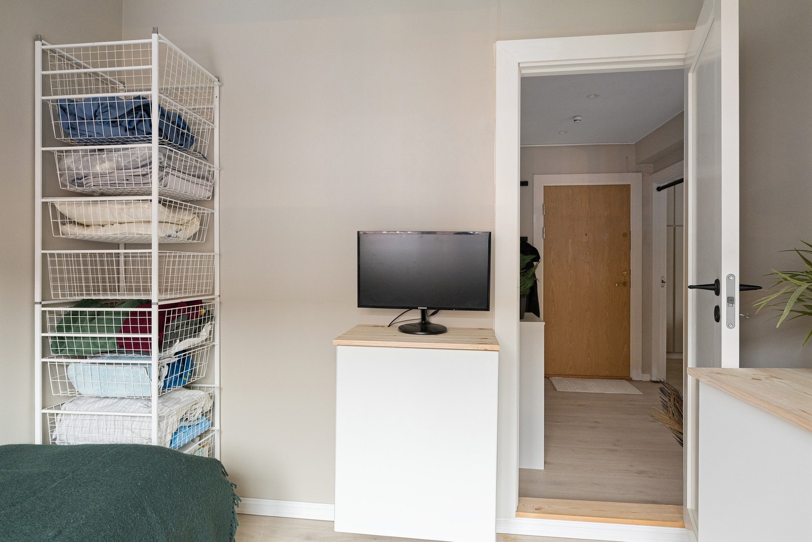 Rommet passer perfekt som barnerom, gjesterom eller hjemmekontor, alt etter behov. Galleribilde