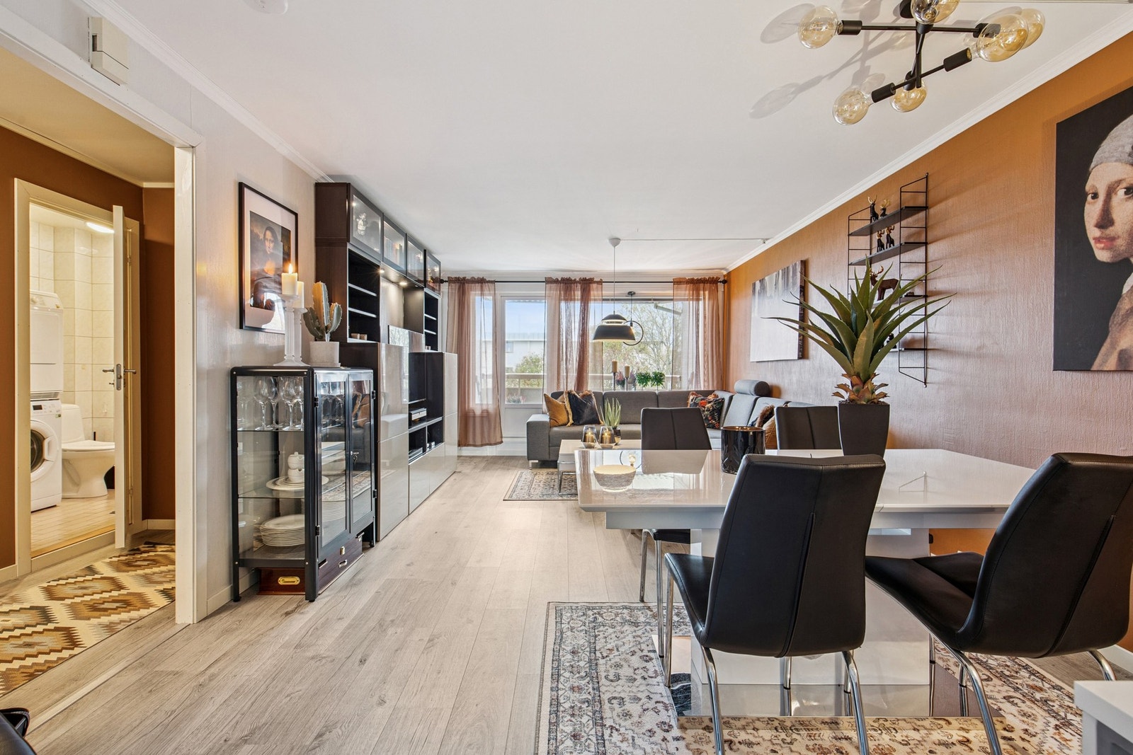 Pen 3-roms andelsleilighet i 2. etasje samt medfølgende garasjeplass Galleribilde