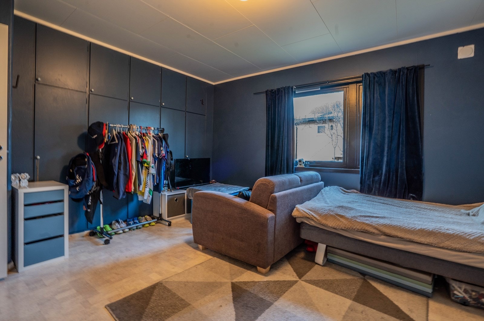 Soverom 2 med innebygde skap. Galleribilde