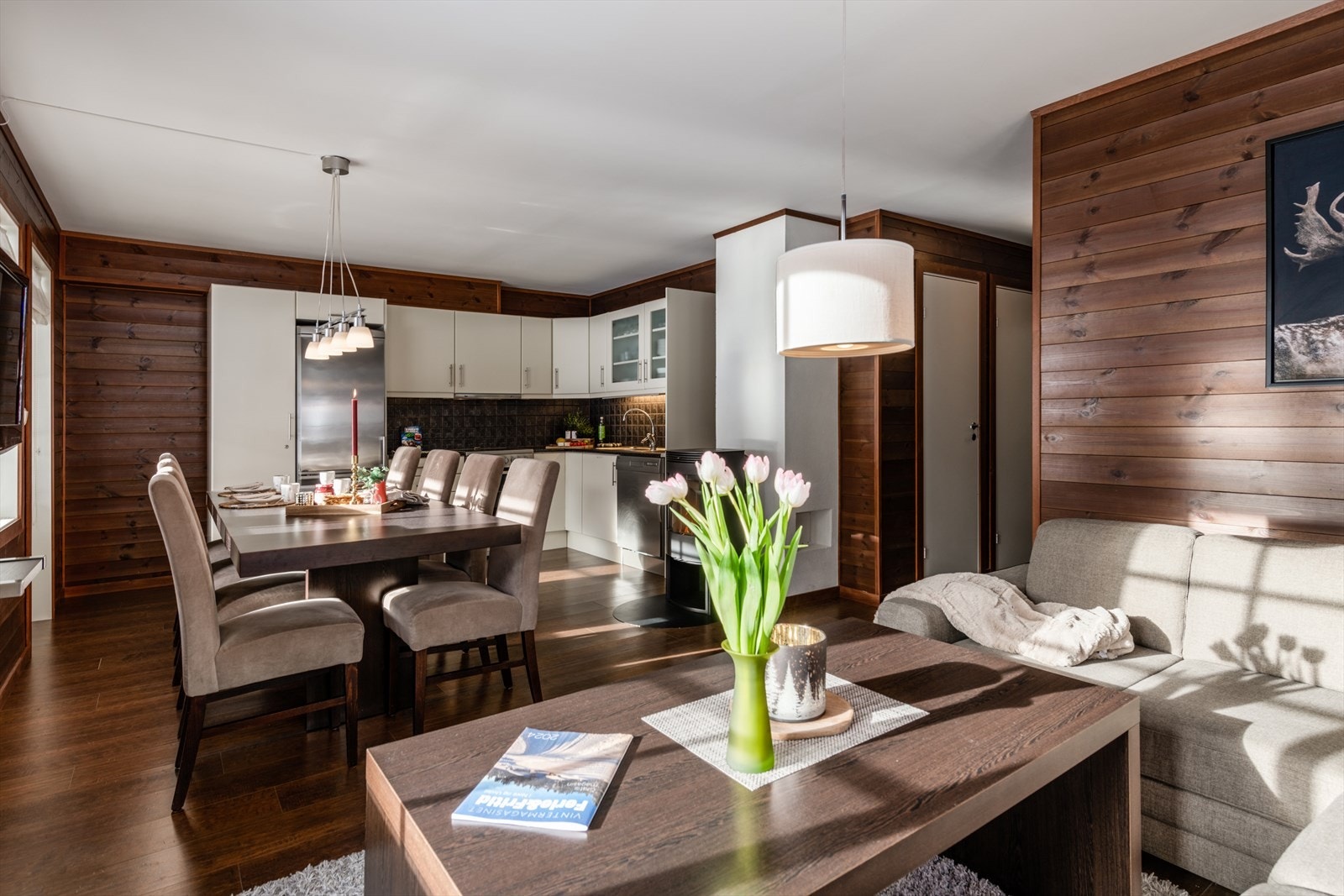 Stue/kjøkken med spiseplass Galleribilde