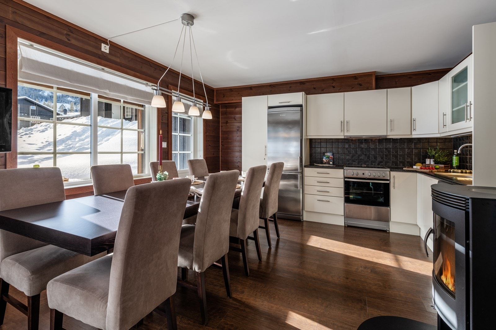 Kjøkken med spiseplass Galleribilde