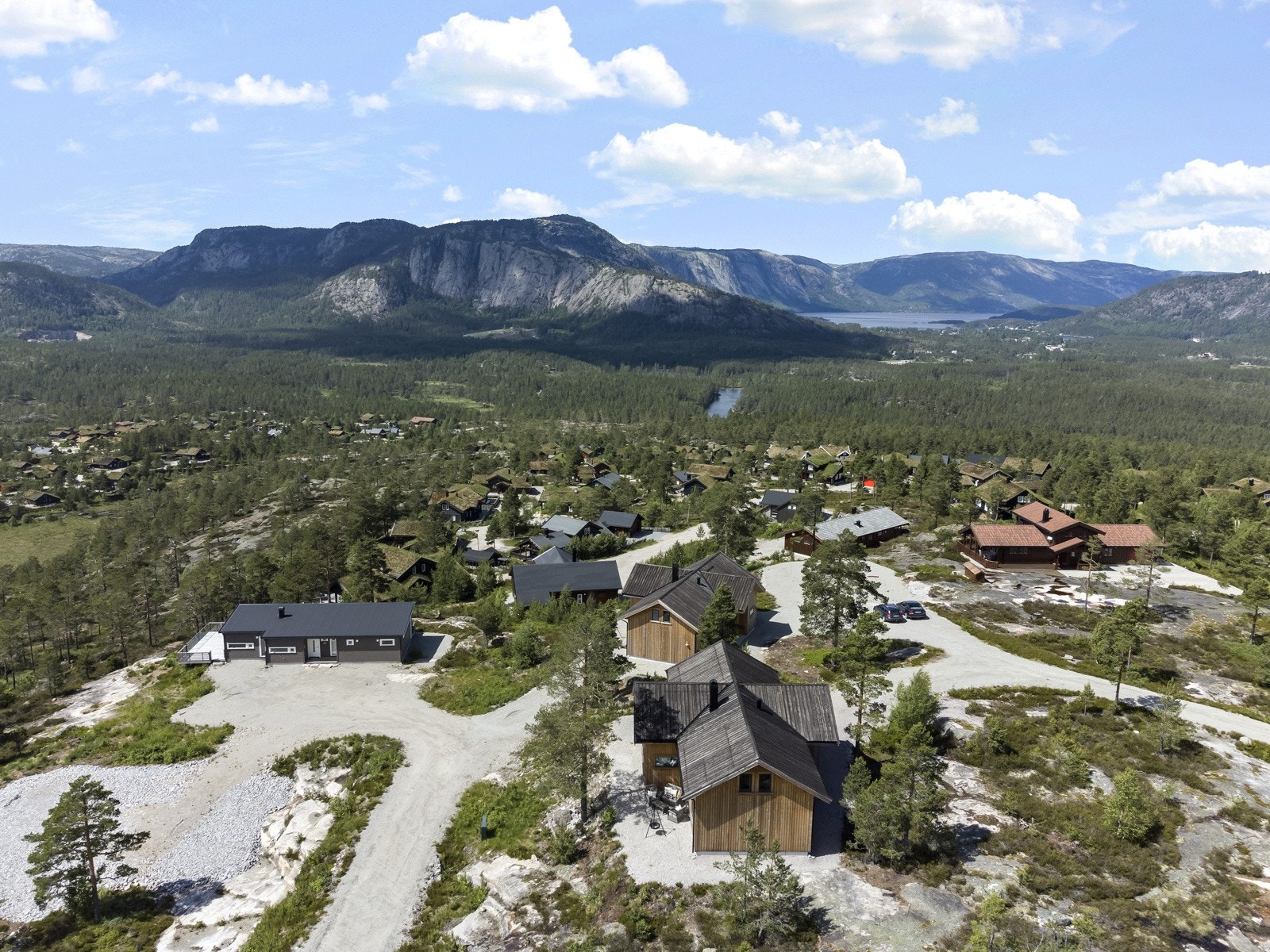 I Nissedal er det flotte bademuligheter blant annet langs Nisser eller ved Jettegrytene. Galleribilde