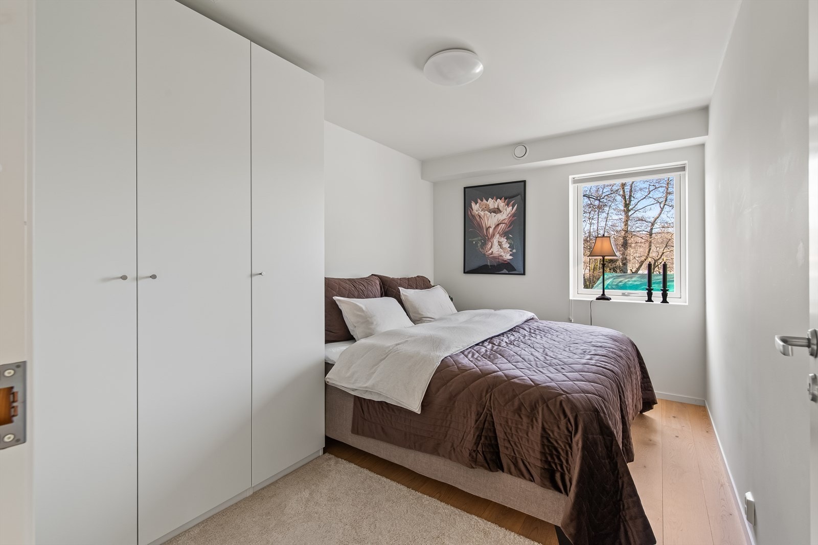 Hovedsoverommet har fint plass til dobbeltseng og er også innredet med et romslig garderobeskap. Galleribilde