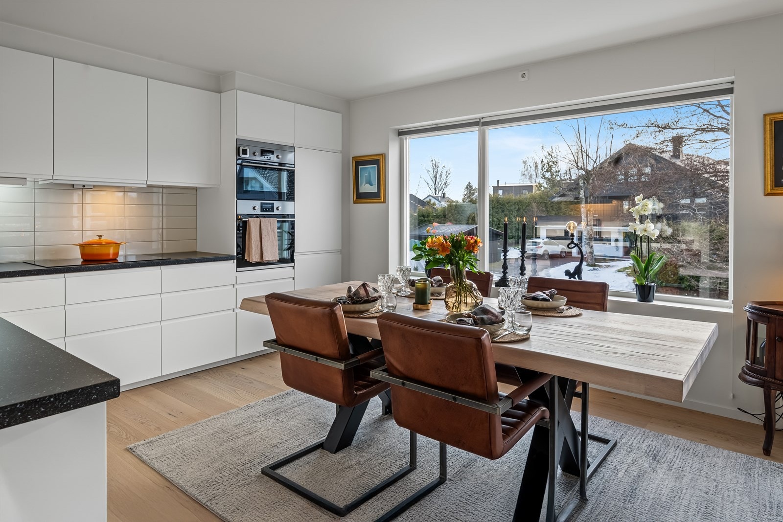 Godt utnyttet kjøkken med mye skapplass. Galleribilde