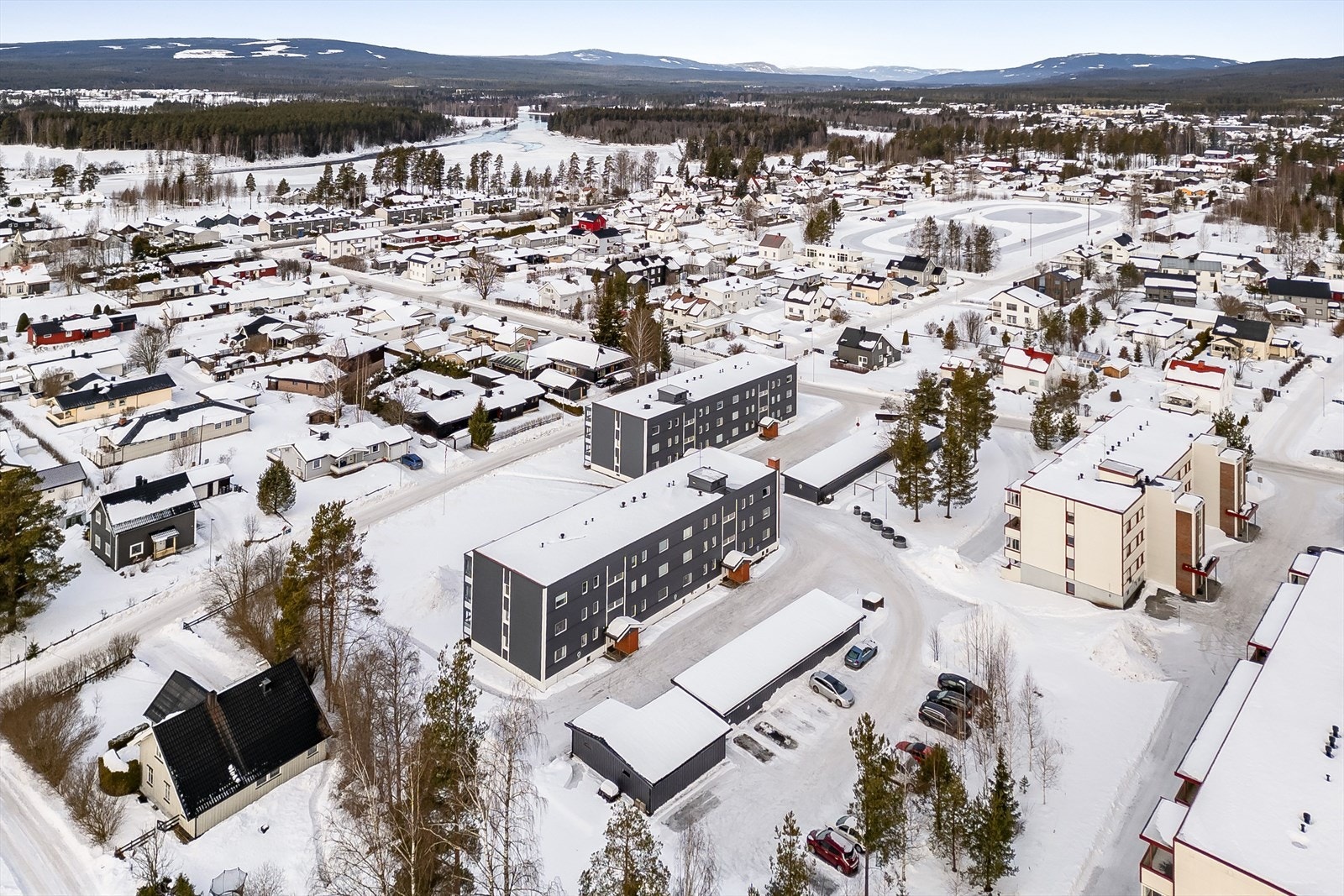Her bor du med kun en kort spasertur til Amfi kjøpesenter og byliv i sentrum. Galleribilde