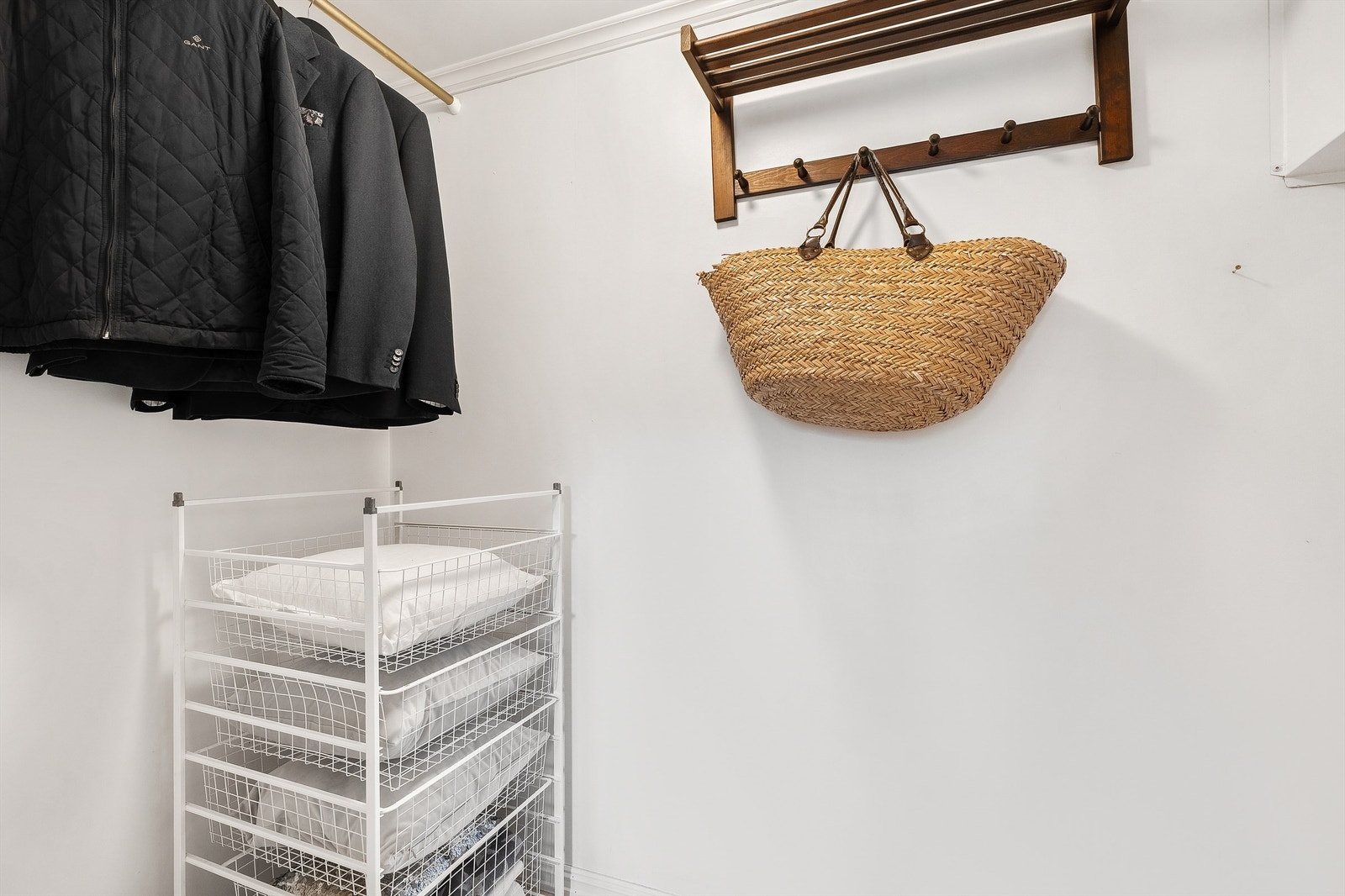 God plass til oppbevaring i bod/walk-in Galleribilde