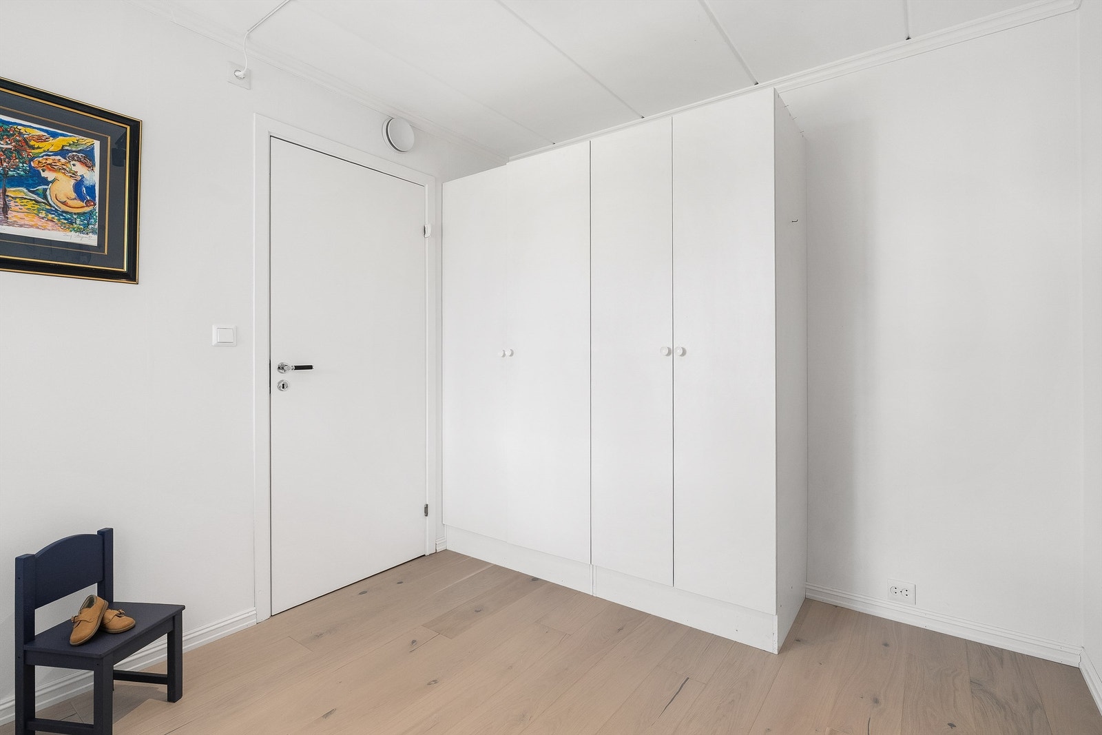 Soverom 2 med god plass til garderobeløsning Galleribilde