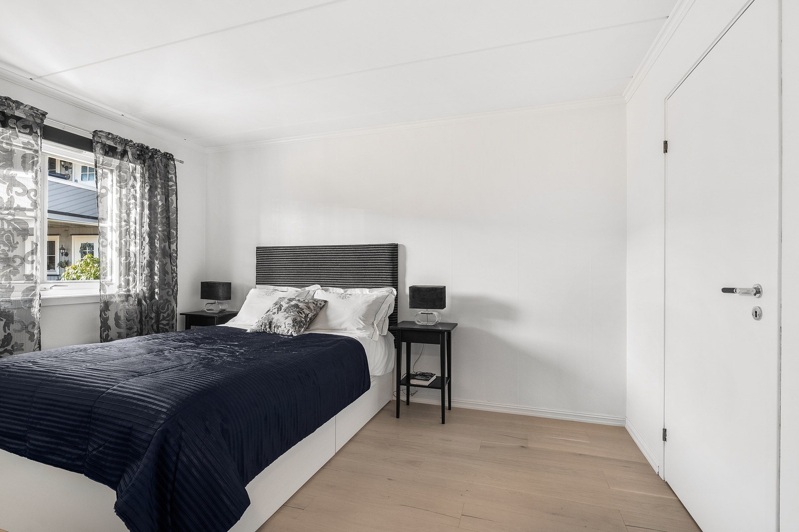 Soverom 1 med egen bod/walk-in Galleribilde