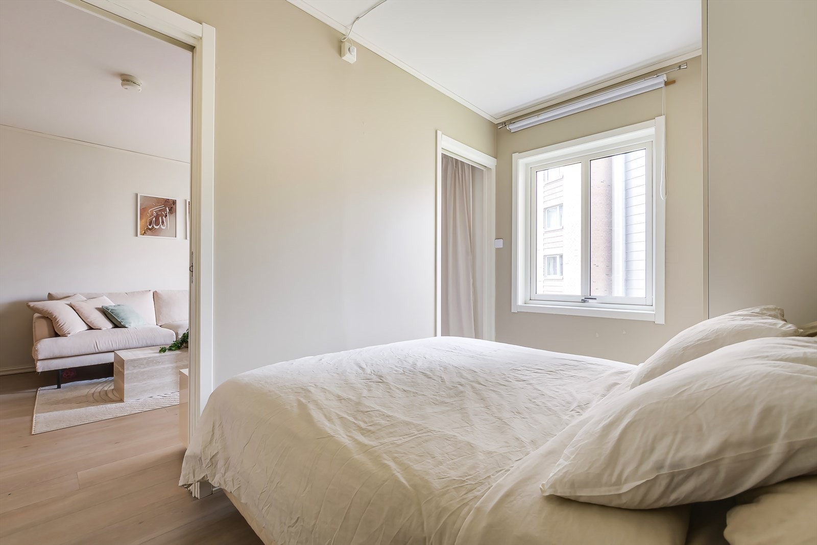 "Laila-soverom" med to skyvedører fra stuen. Galleribilde