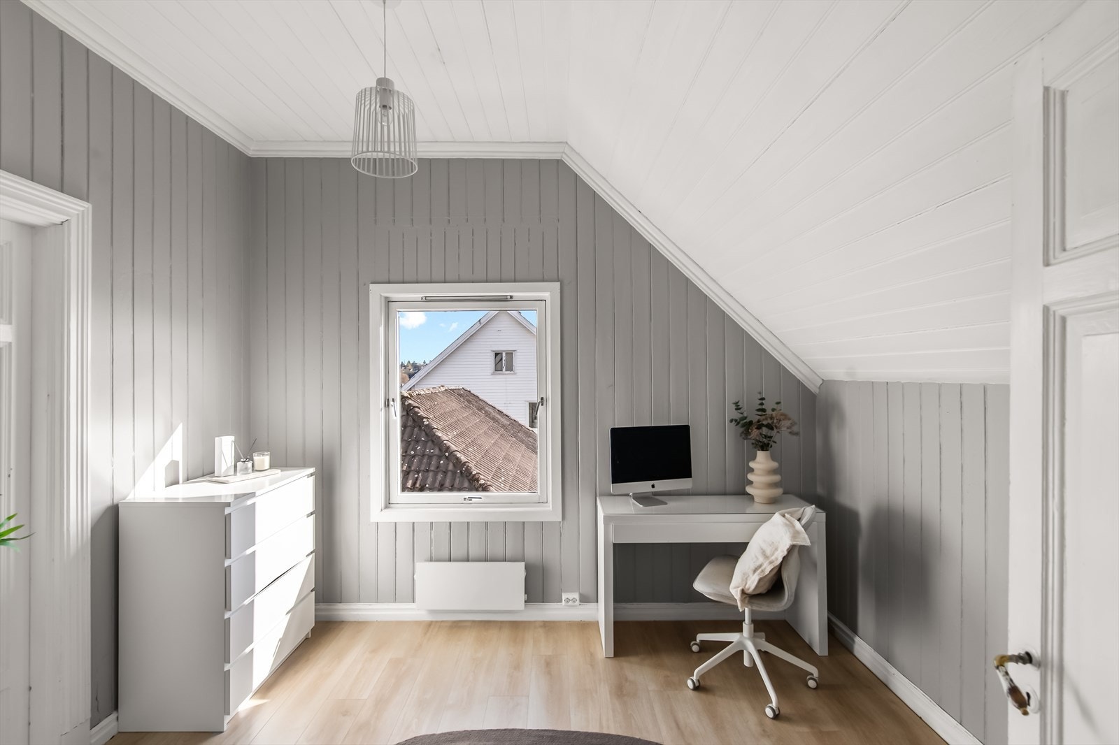 Lyst og delikat soverom. Galleribilde