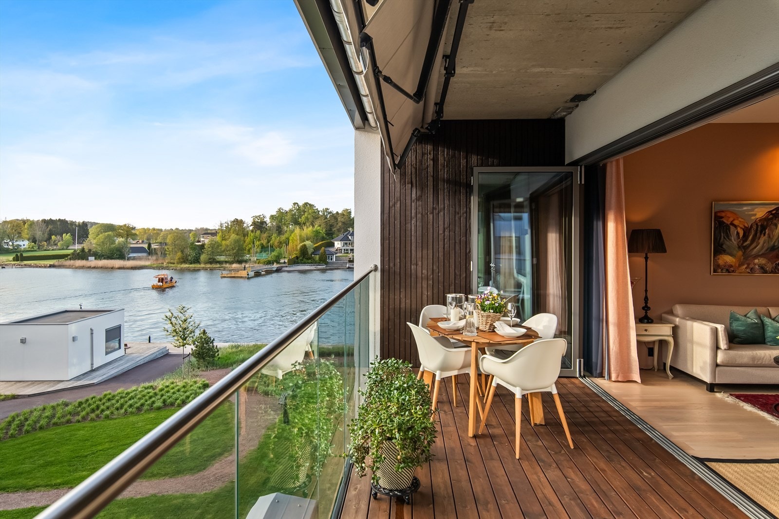 Med balkong både mot øst og vest får du både herlig morgensol og ettermiddagssol! Galleribilde