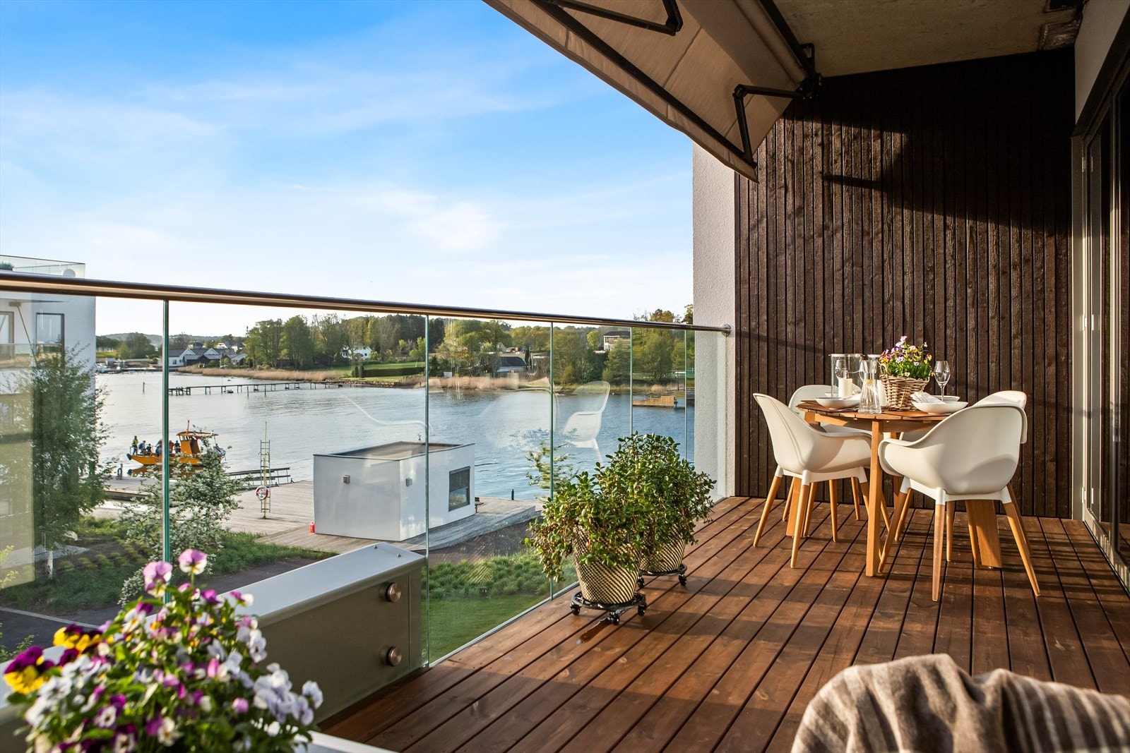 Nordvik Tønsberg v/Jørgen Nyhus har gleden av å ønske velkommen til Strandveien 35A! Foto: Fotograf Magik. Galleribilde