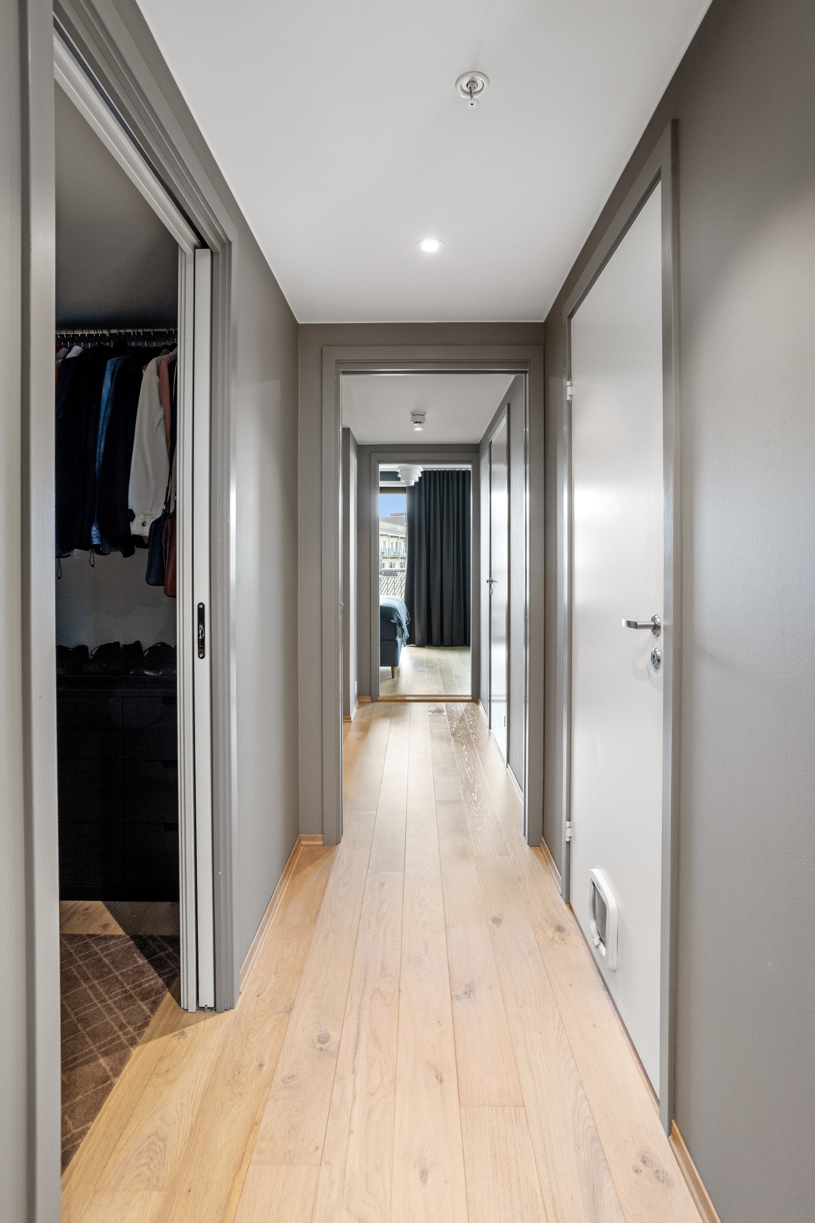 Soveromsgang | 1-stavs eikeparkett | vannbååren gulvvarme Galleribilde