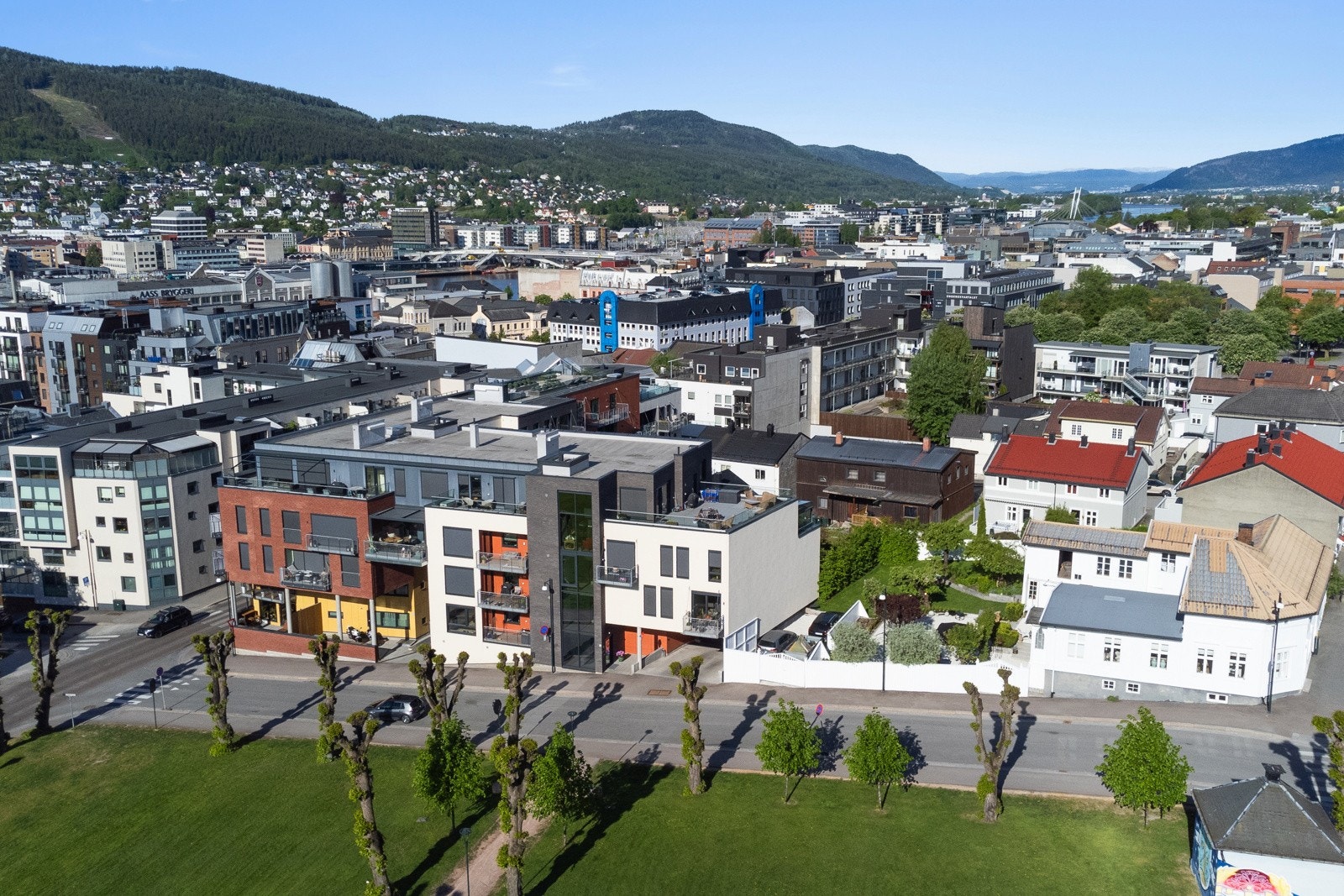 Pendlervennlig ved sentrum av Bragernes | drøyt 300 meter fra strandpromenaden og gågata | 10 minutter fra togstasjon og bytorget Galleribilde