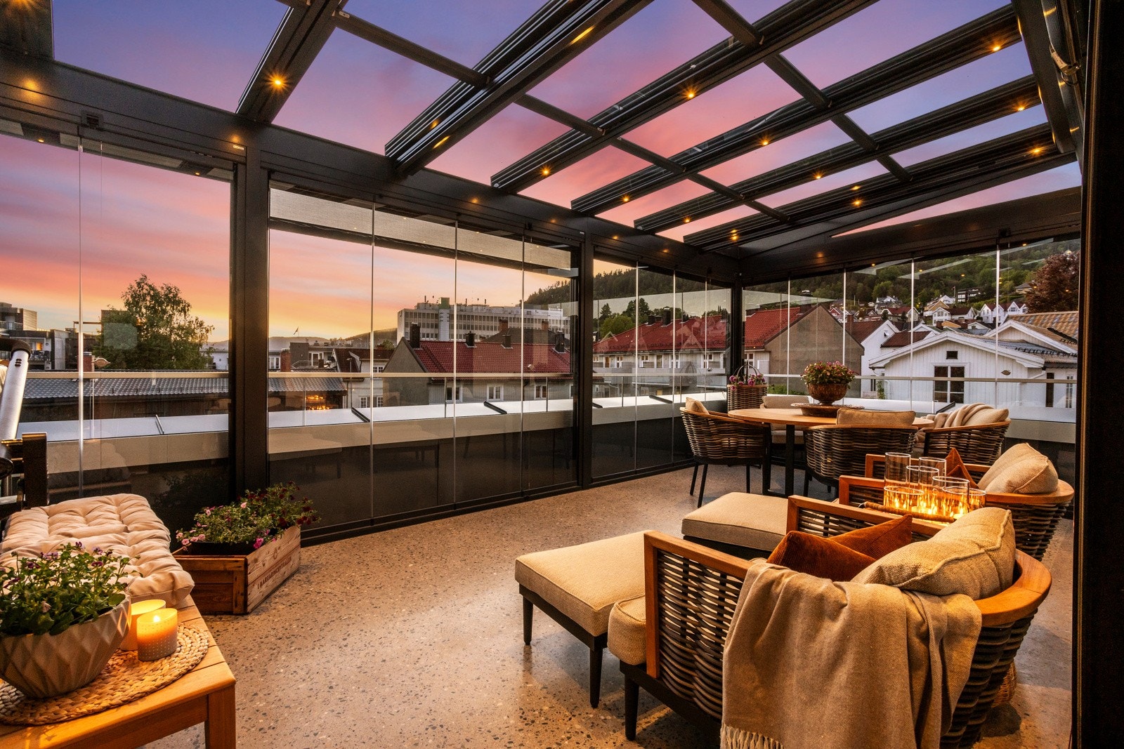 33 kvm utestue (Utedesign) med el glasstak med screens og skyve-dreiedører i glass | varme og LED-lys Galleribilde