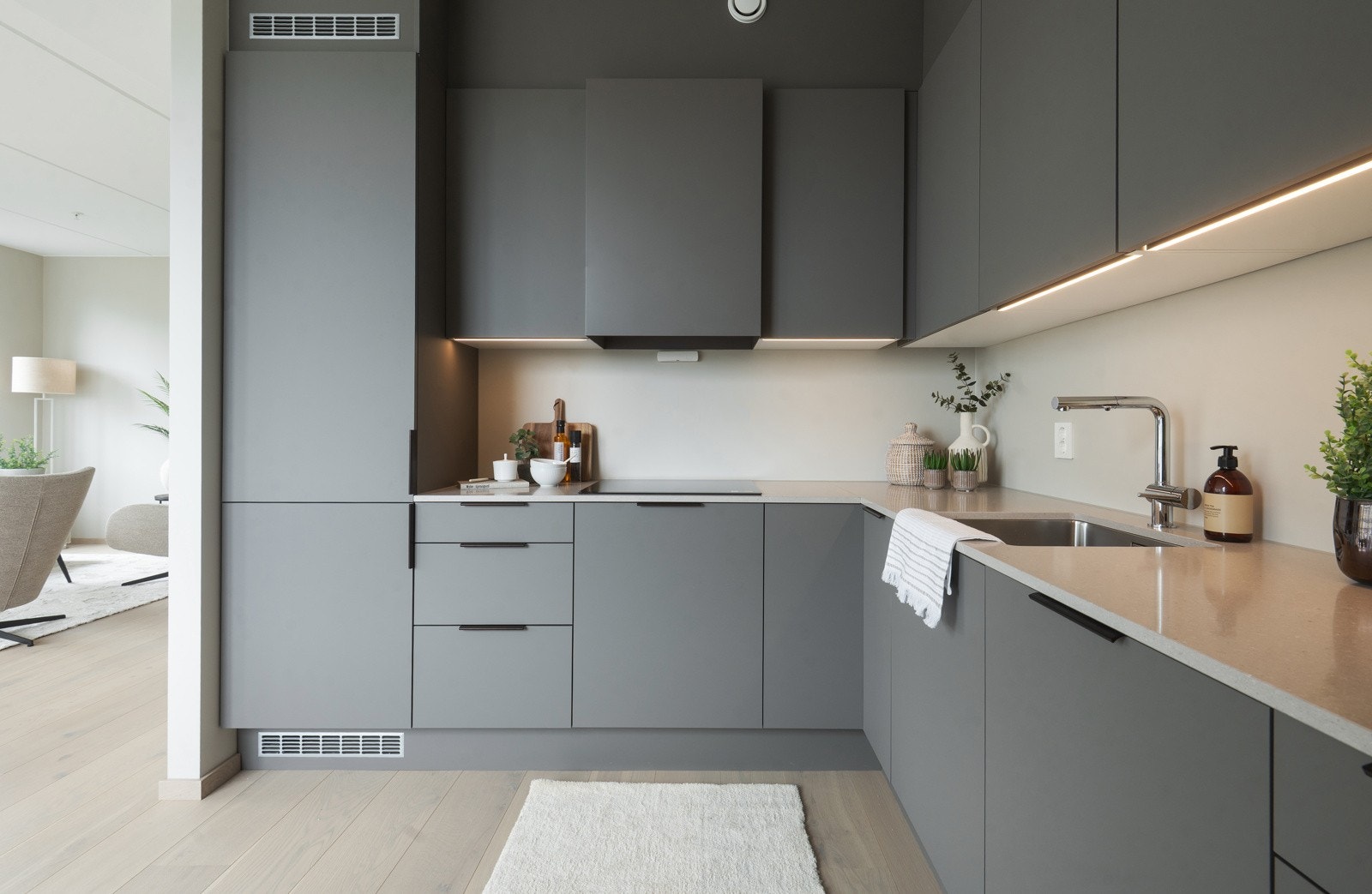 Kjøkkenet har integrerte hvitevarer inkluder. Galleribilde