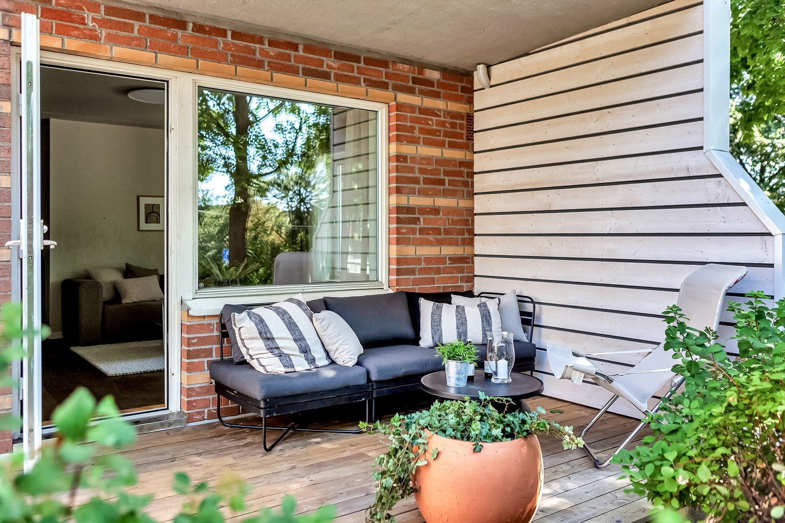 Etter middagen kan man forflytte seg til andre "soner" med lune omgivelser Galleribilde