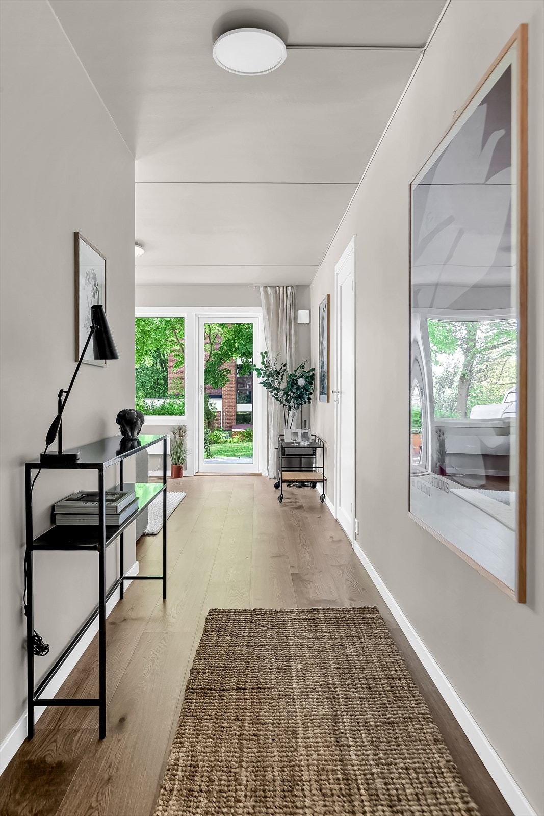 Til slutt er det stue med terrasse og 1 soverom Galleribilde