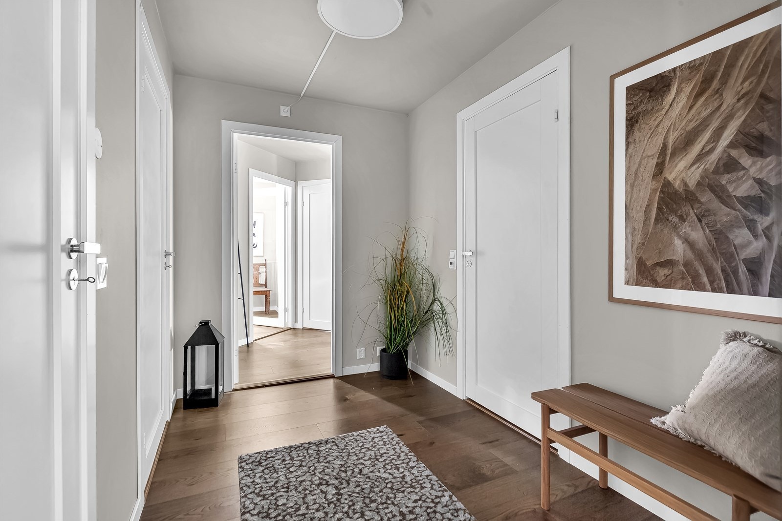 I entrèen er det 1 soverom, baderom og bod Galleribilde