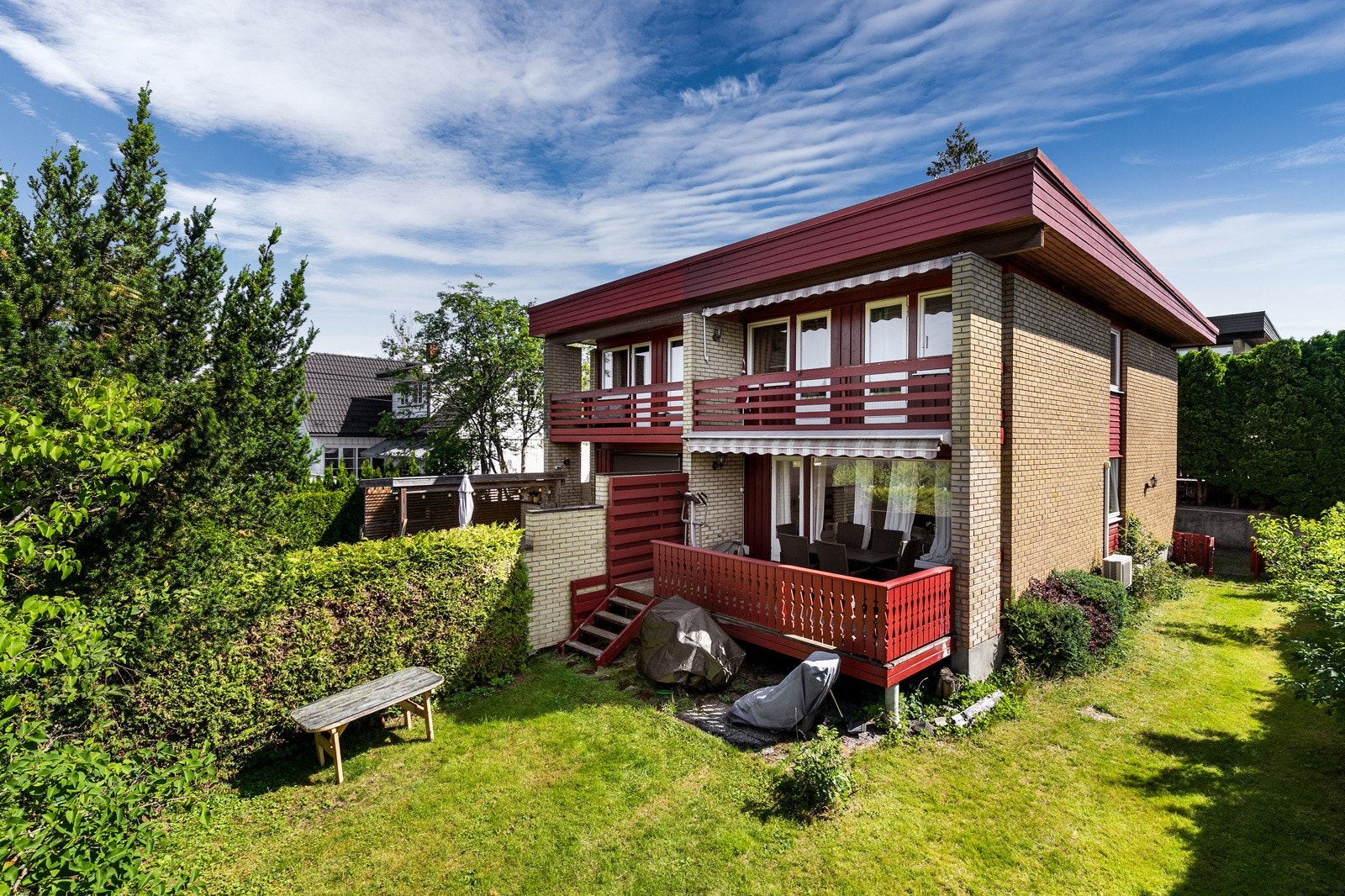 Velkommen til Karl Andersens vei 78C! Familievennlig tomannsbolig over tre plan på Høybråten i Oslo. Populær og barnevennlig beliggenhet. Galleribilde