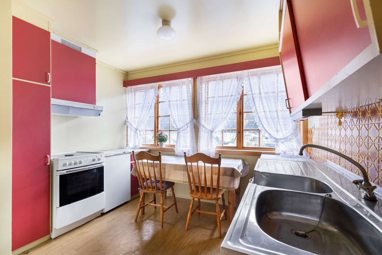 Kjøkken i underetasje Galleribilde