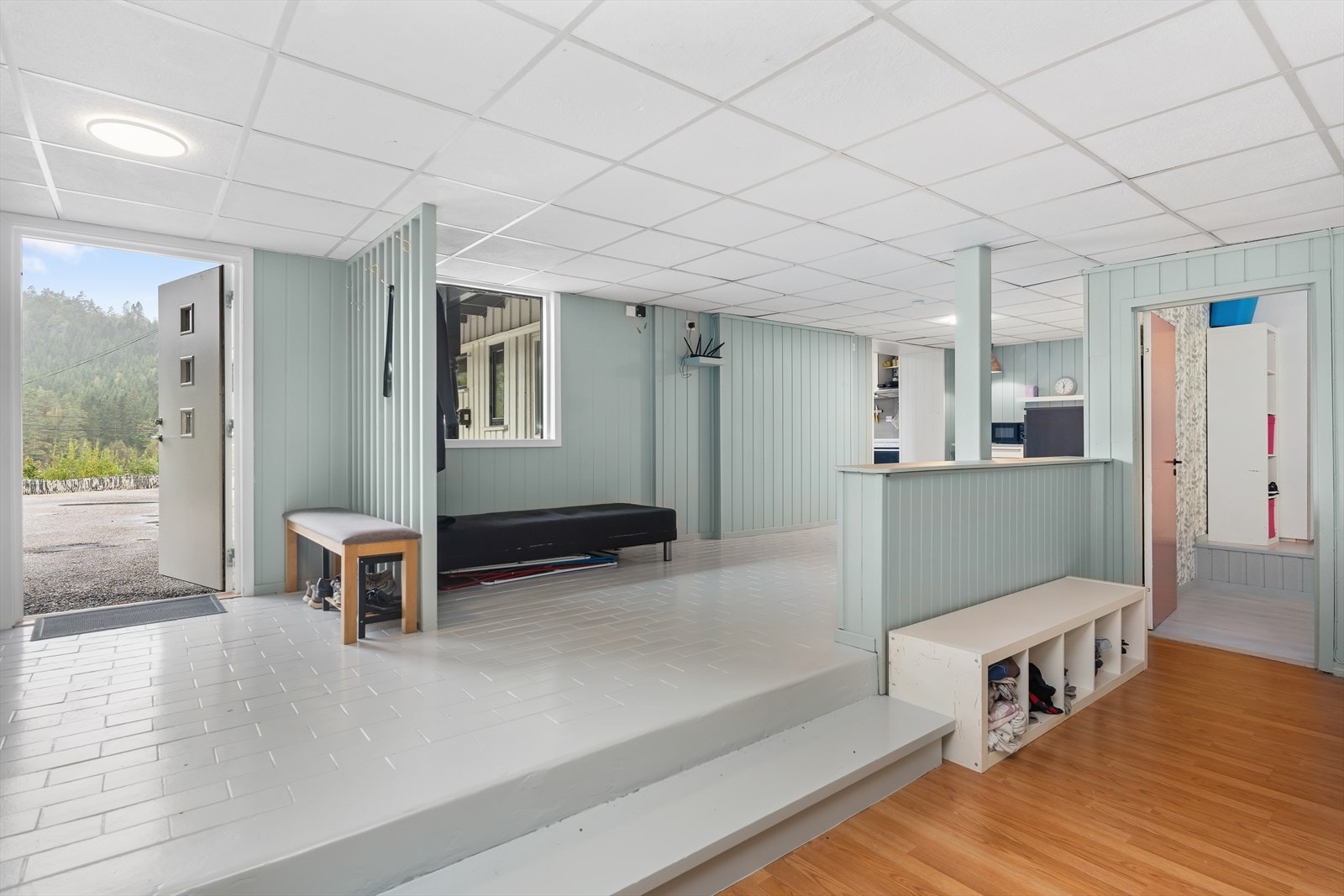 Innredet del av boligen som leilighet - godkjent som basseng i stue Galleribilde